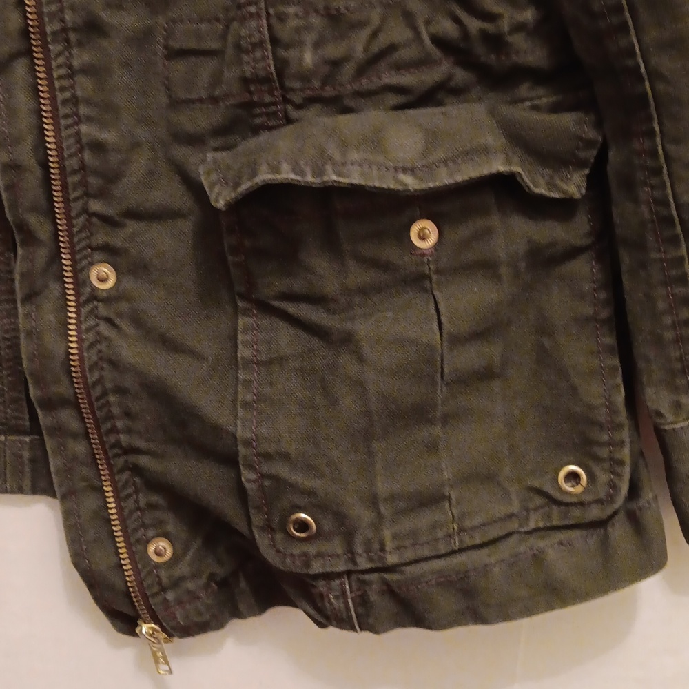 Stylish Green Jacket - image 4